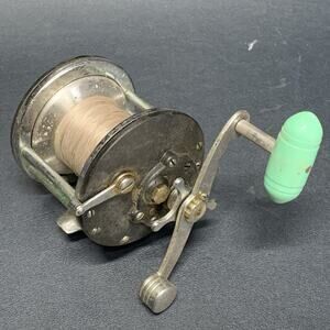 Vtg Penn 65 Longbeach Saltwater Fishing Reel, Green Bakelite Handle Made in USA
